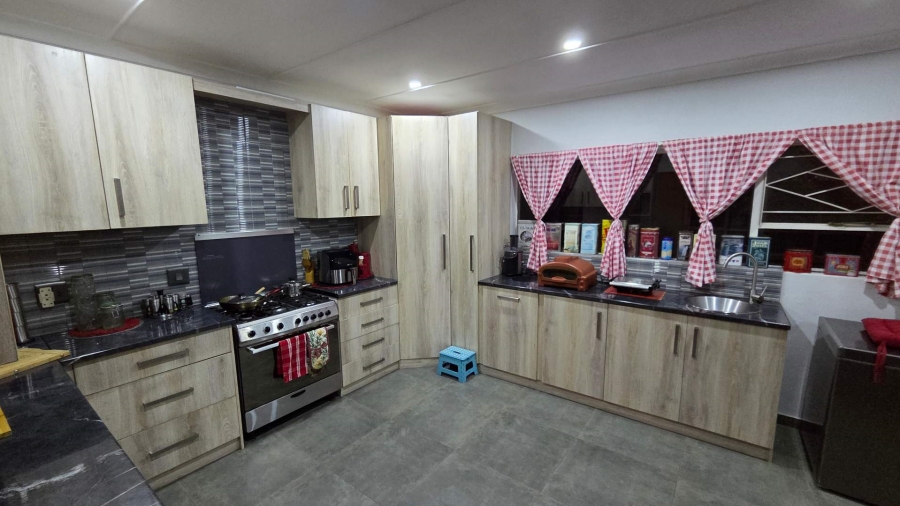 5 Bedroom Property for Sale in Fichardt Park Free State